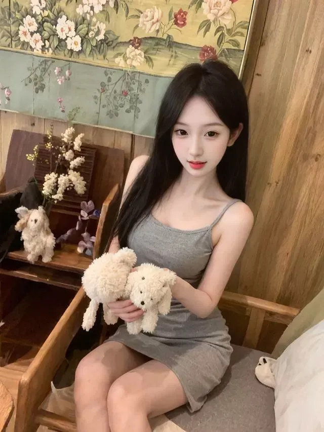 闵行白虎萝莉甜心 刚下海白小纯 在校逃学生 Gallery 6