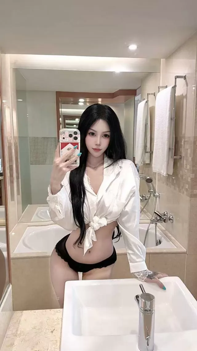 Y1998-小鹿 浦东网红画家御姐 172E Gallery 5