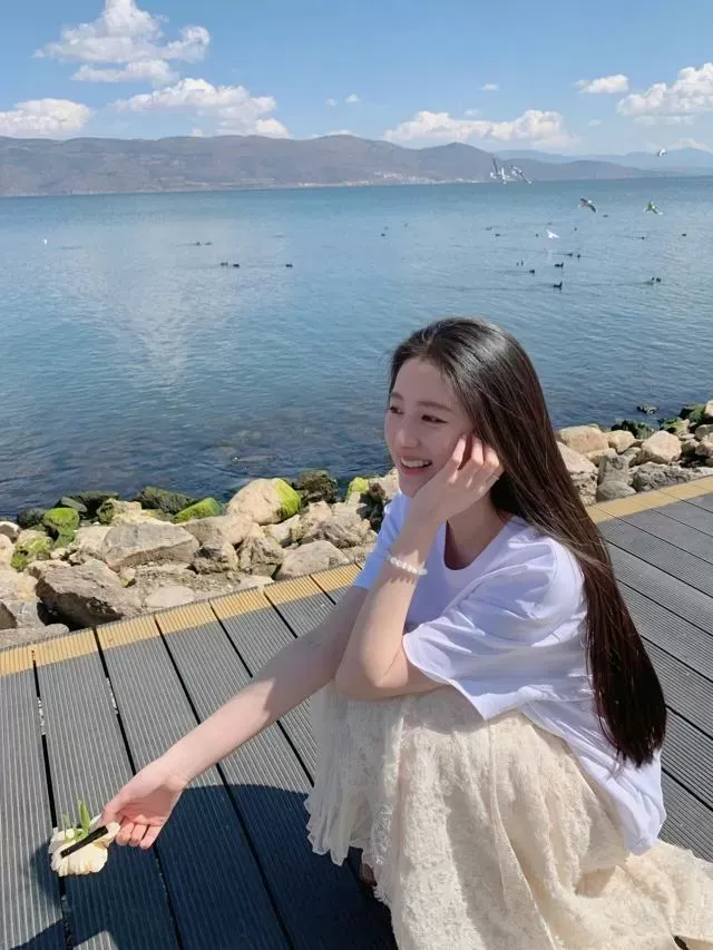 普陀170D白小纯甜美真实学生可一字马 Gallery 9