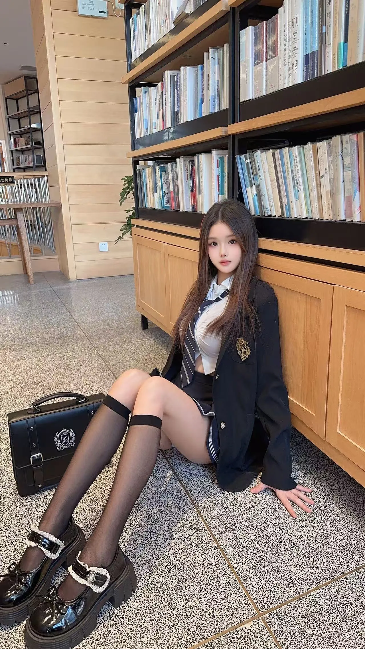 18岁学生刚破处下海小萝莉：安月 Gallery 4