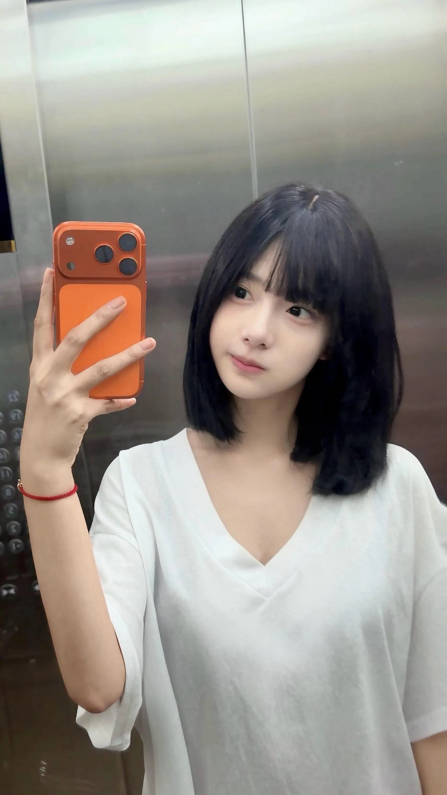 宝山 紫玉 刚下飞机 新到嫩妹 Gallery 2