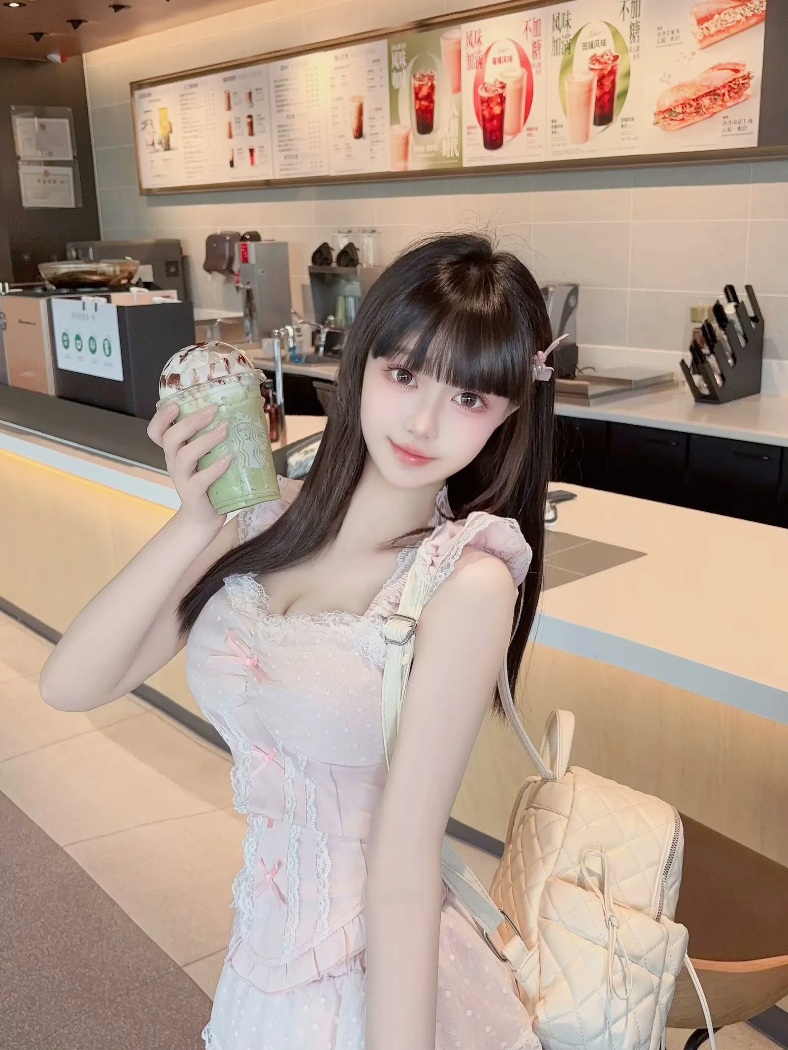 07年 四饼 一线天馒头b 艳舞💃 Gallery 5