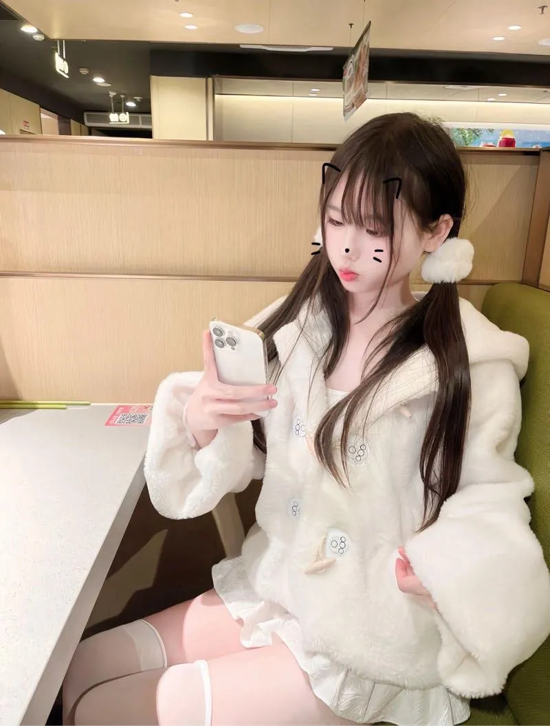 白小纯晓晓 沪上短开 三点粉嫩 Gallery 4