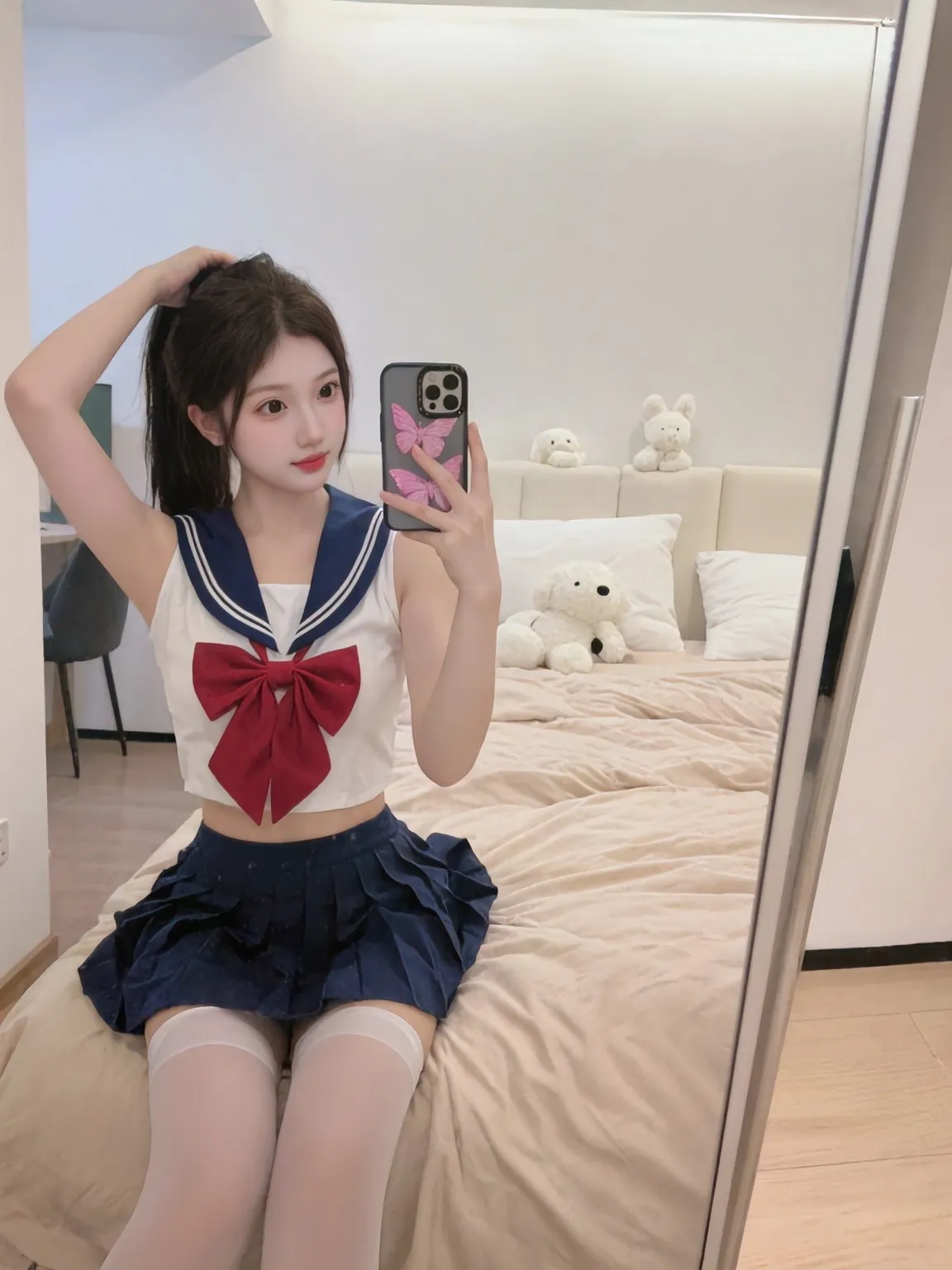 18岁反差紧嫩小萝莉：万万