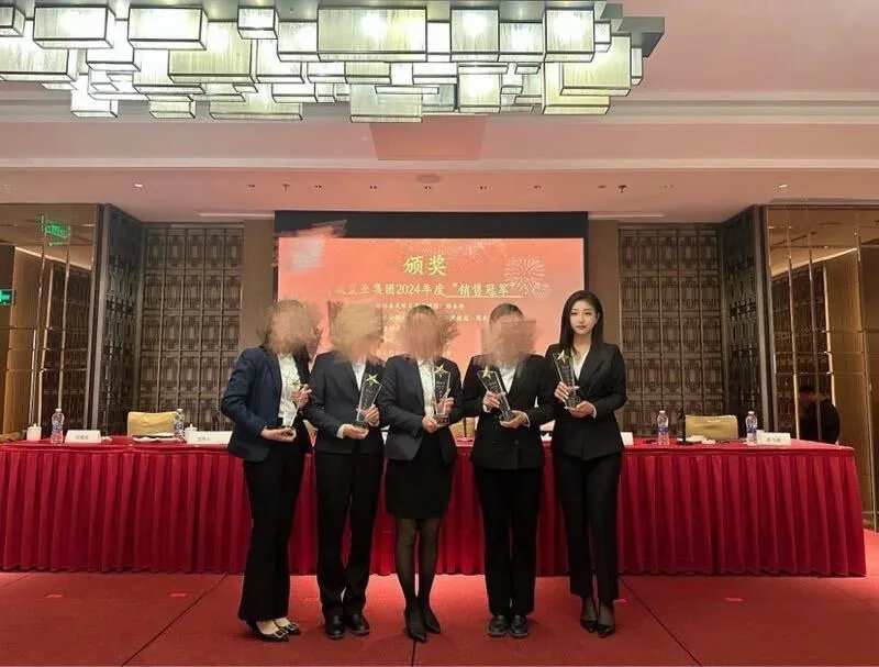 售楼小姐 慧嘉 楼市不景气，卖身还网贷 Gallery 6