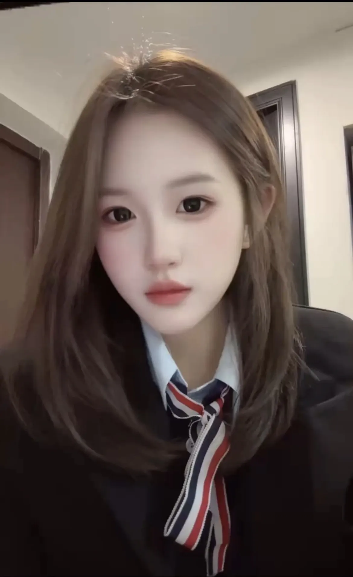 闵行 哇哈哈 刚满18小萝莉 逼紧水多 Gallery 2