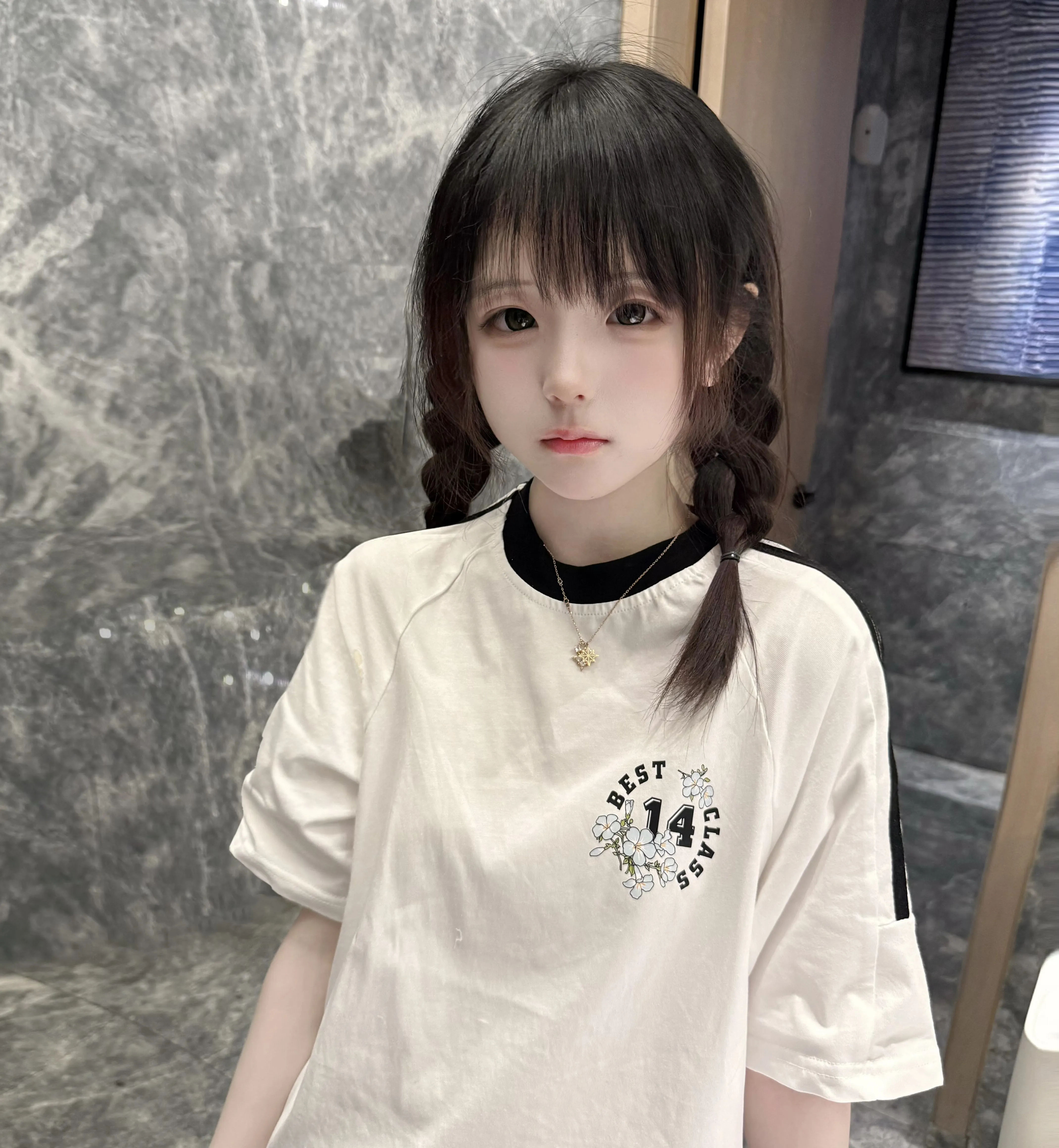 闵行 小豆子 可以抱起来艹的小萝莉