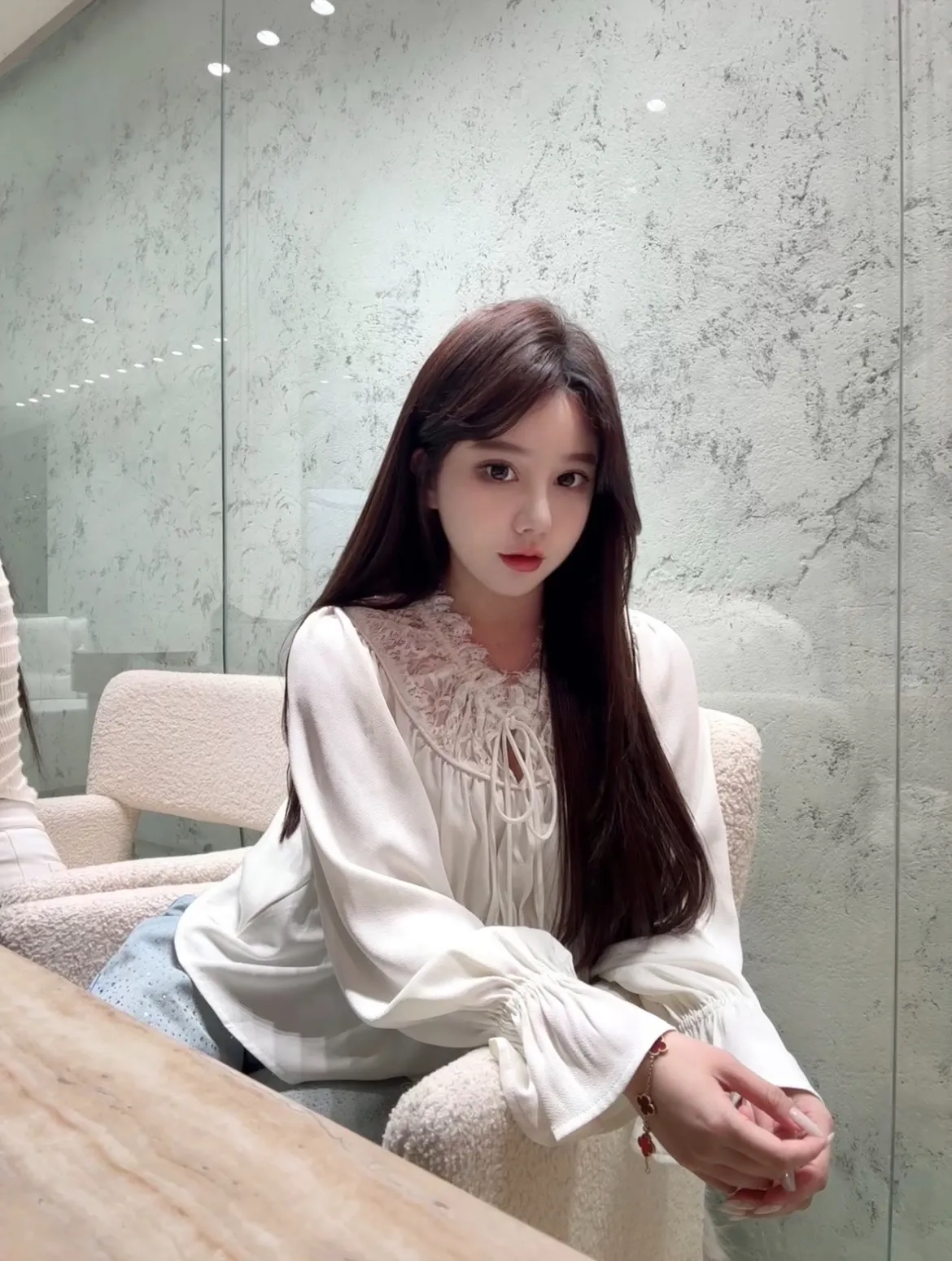 艾艾气质优雅筷子腿白小纯 Gallery 2