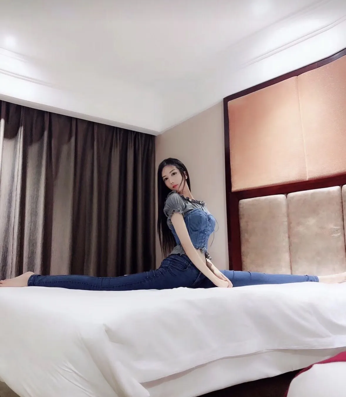 徐汇邢露天然白虎🐯舞蹈生一字马🐎 Gallery 4