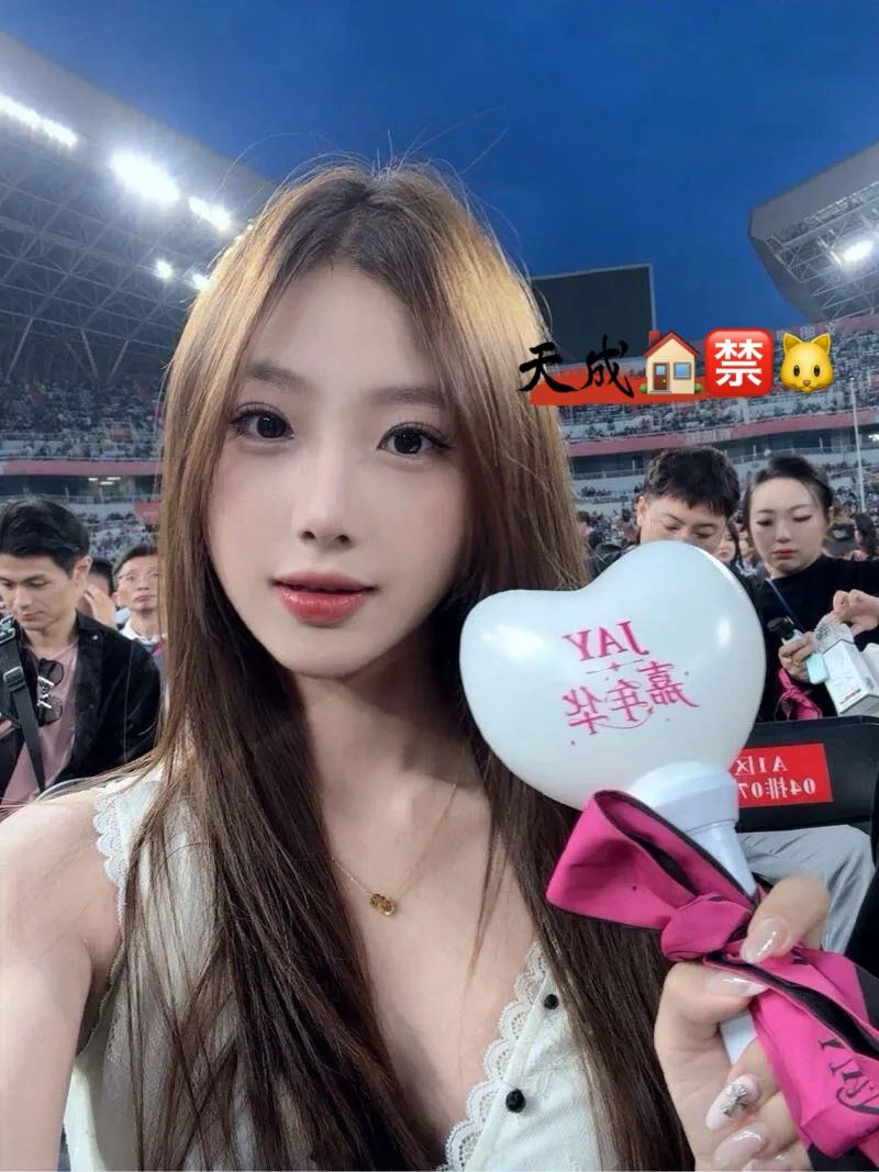 超级反差乖乖女 在校三好学生 楚楚 净身高175 Gallery 3
