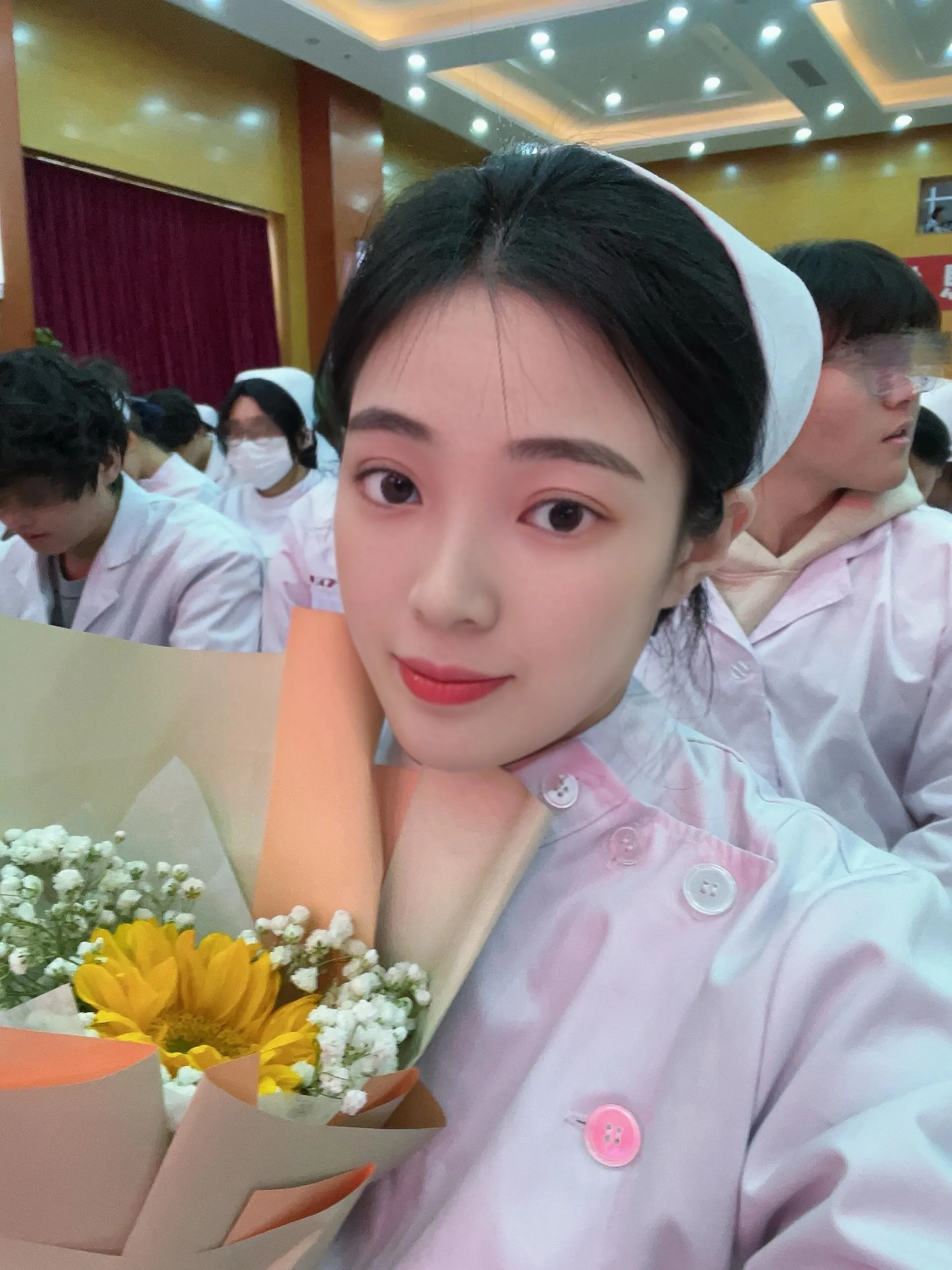 实习护士露露 短暂兼职