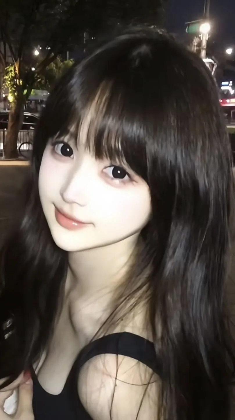 闵行07年新下海嫩妹楚楚，三点粉小逼超级紧 Gallery 6