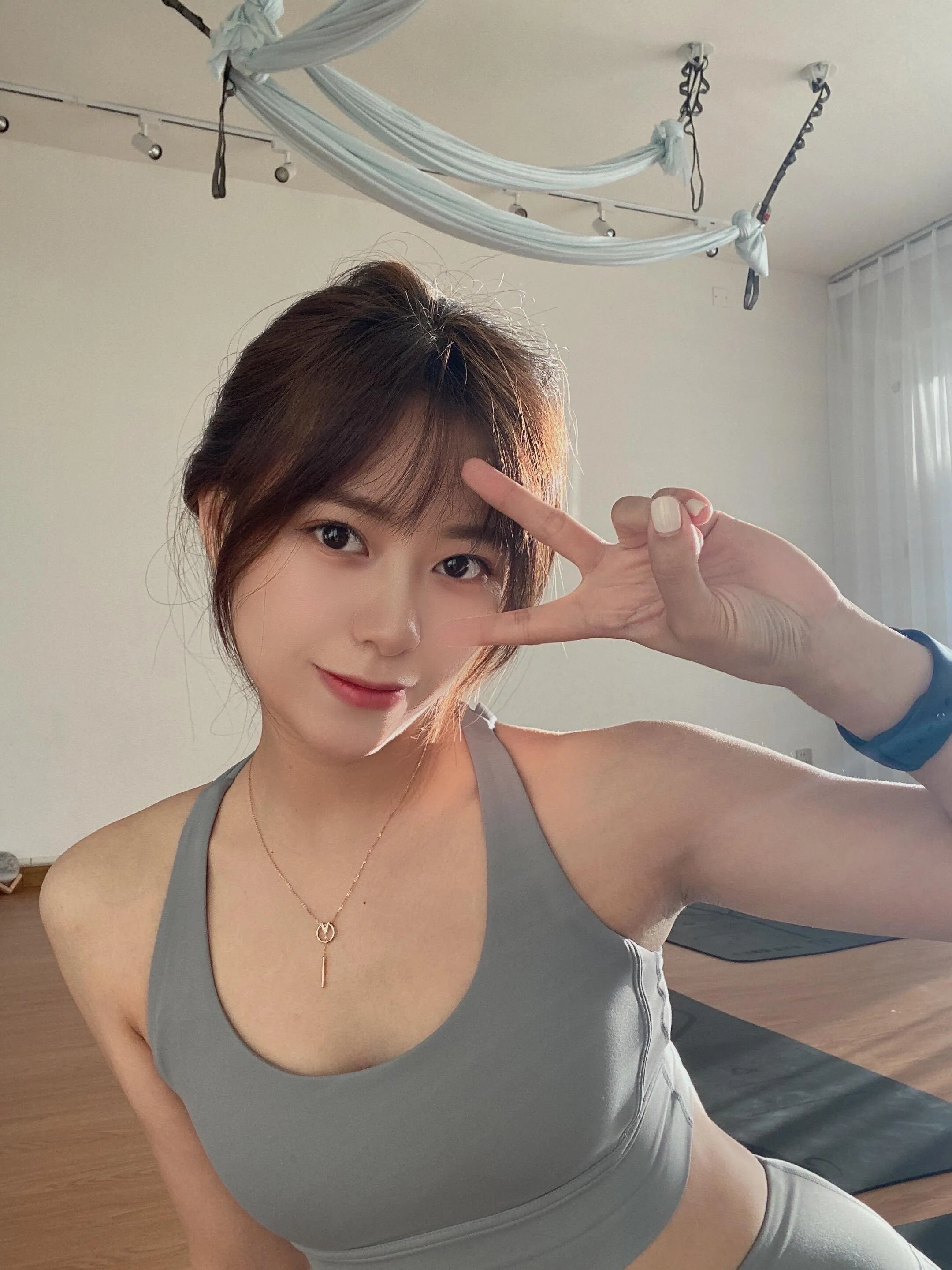 小莫，健身教练奶子有弹性会夹会吸