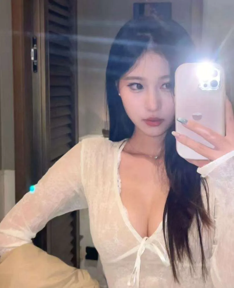 莫莫 刚下海白小纯 床功了得 Gallery 5