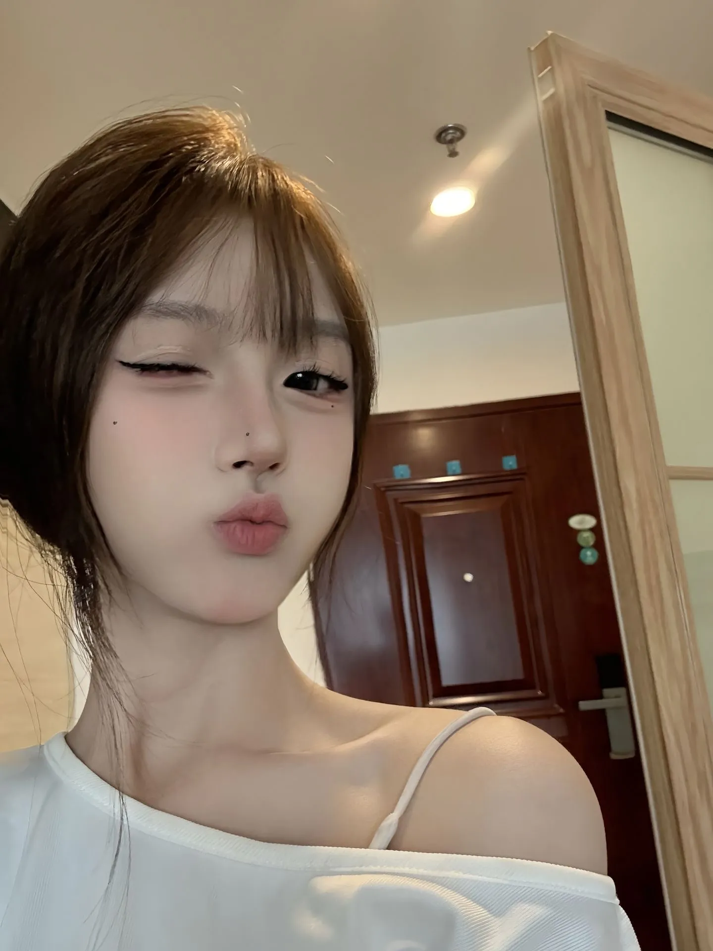 比莉 大一生下海 粉嫩B紧 Gallery 4