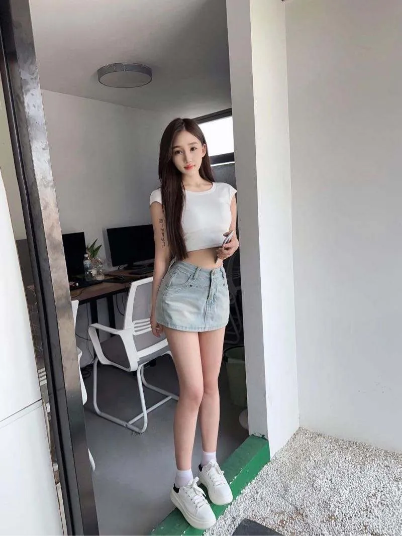 闵行小公主 声音嗲嗲小嫩女 反差小婊子 Gallery 1