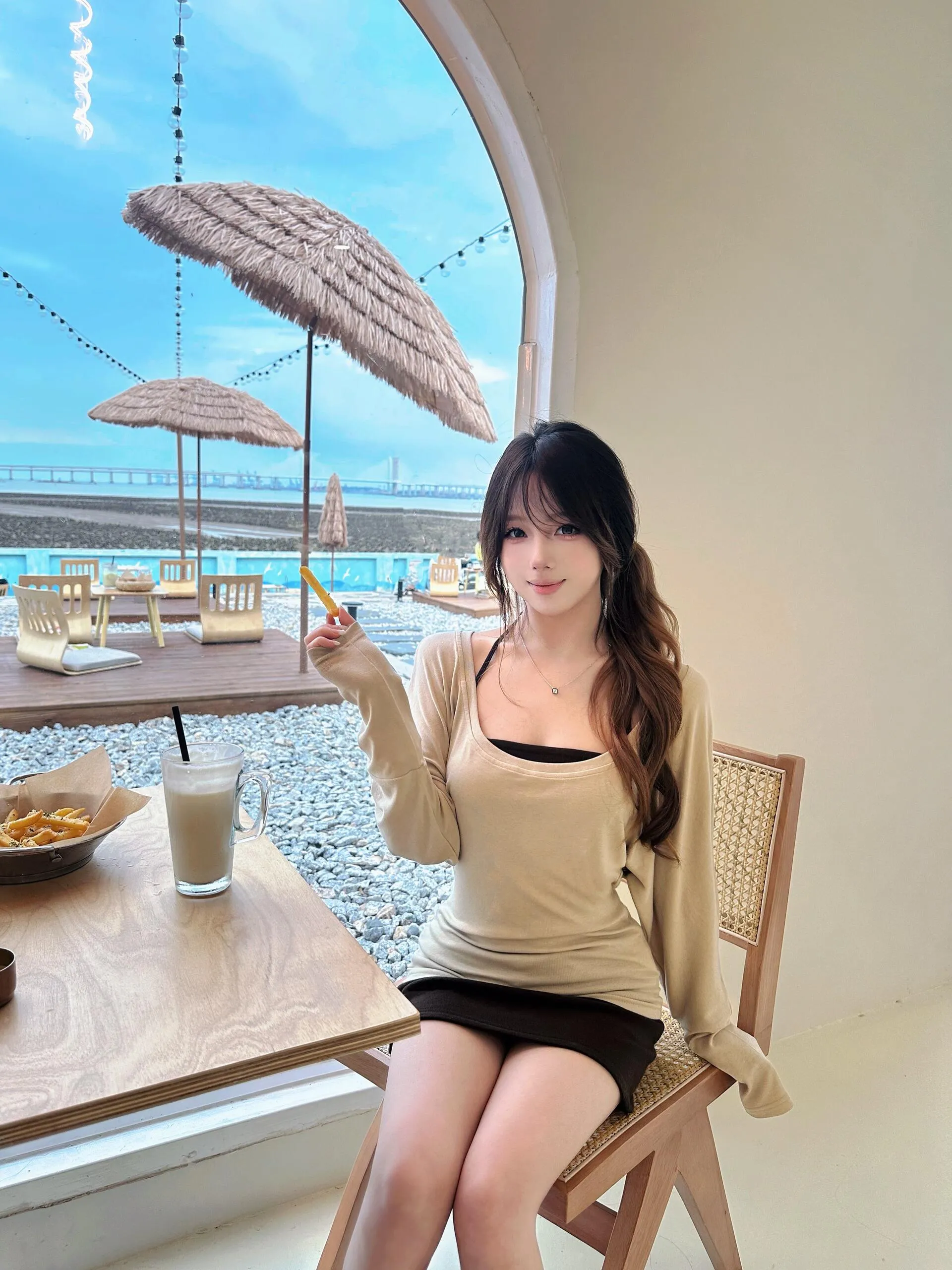 久天🏠 张瑾研 07年年白虎馒头穴 可甜可御 Gallery 4