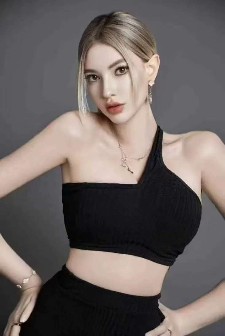 俄罗斯洋酒 电商模特 两次不加米 Gallery 5