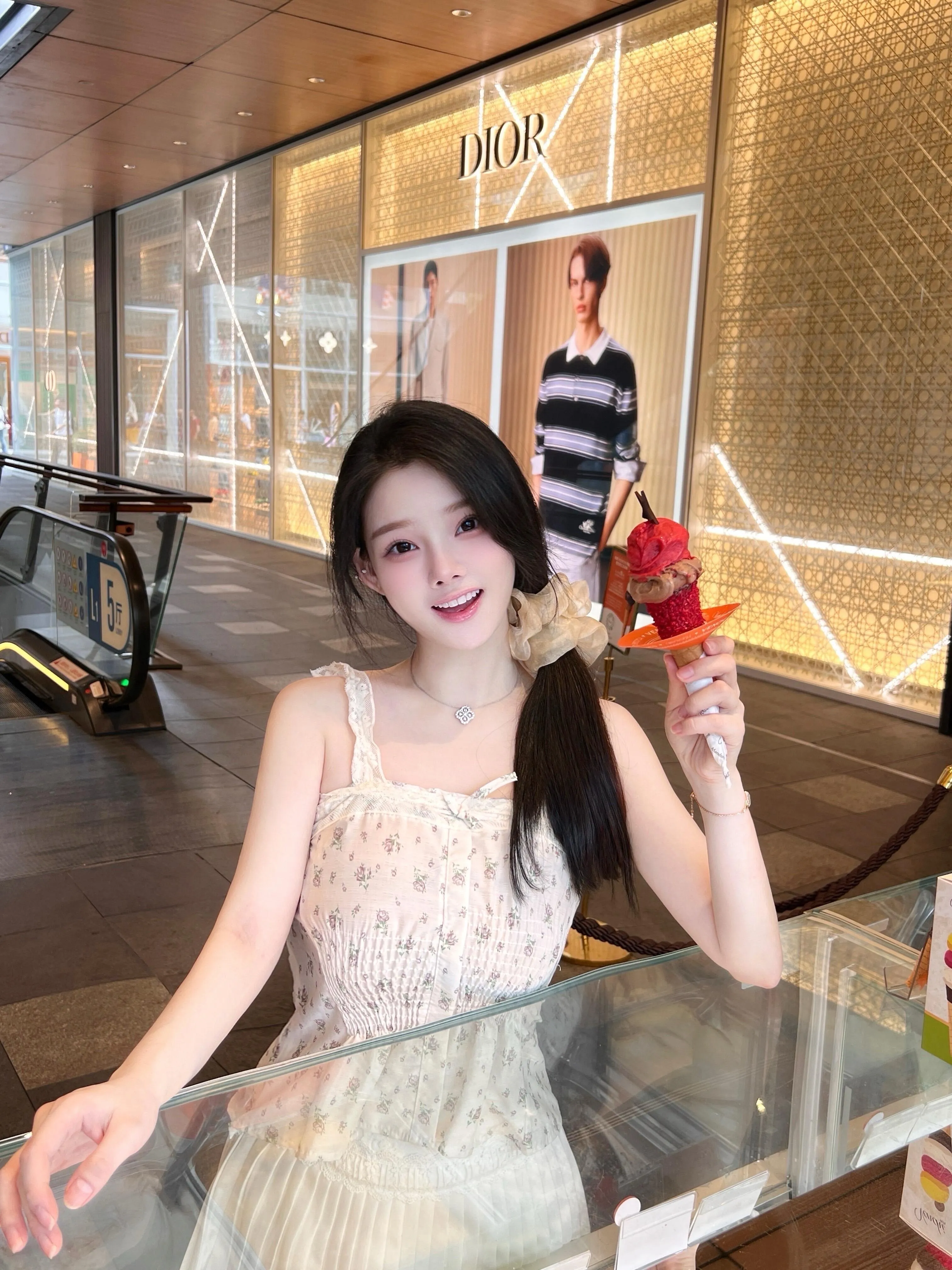 小猪🐷纯欲平模 魔鬼身材全身雪白❄️ Gallery 6