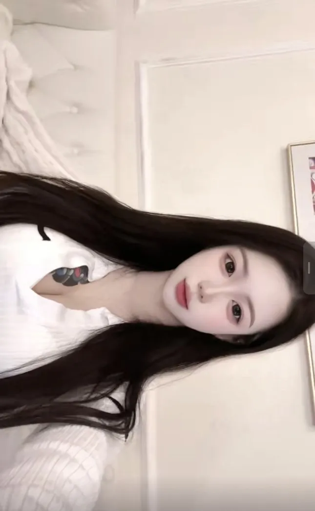 新人首开极品反差小野猫 Gallery 1