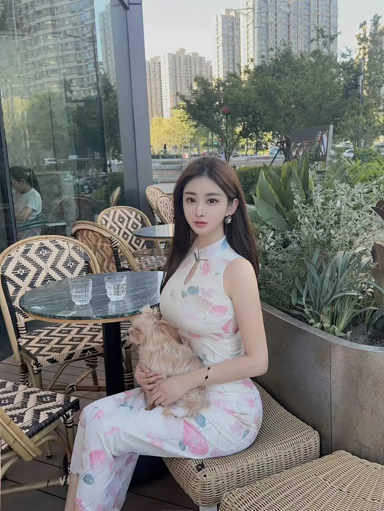 果果肤白貌美大长腿。 Gallery 4