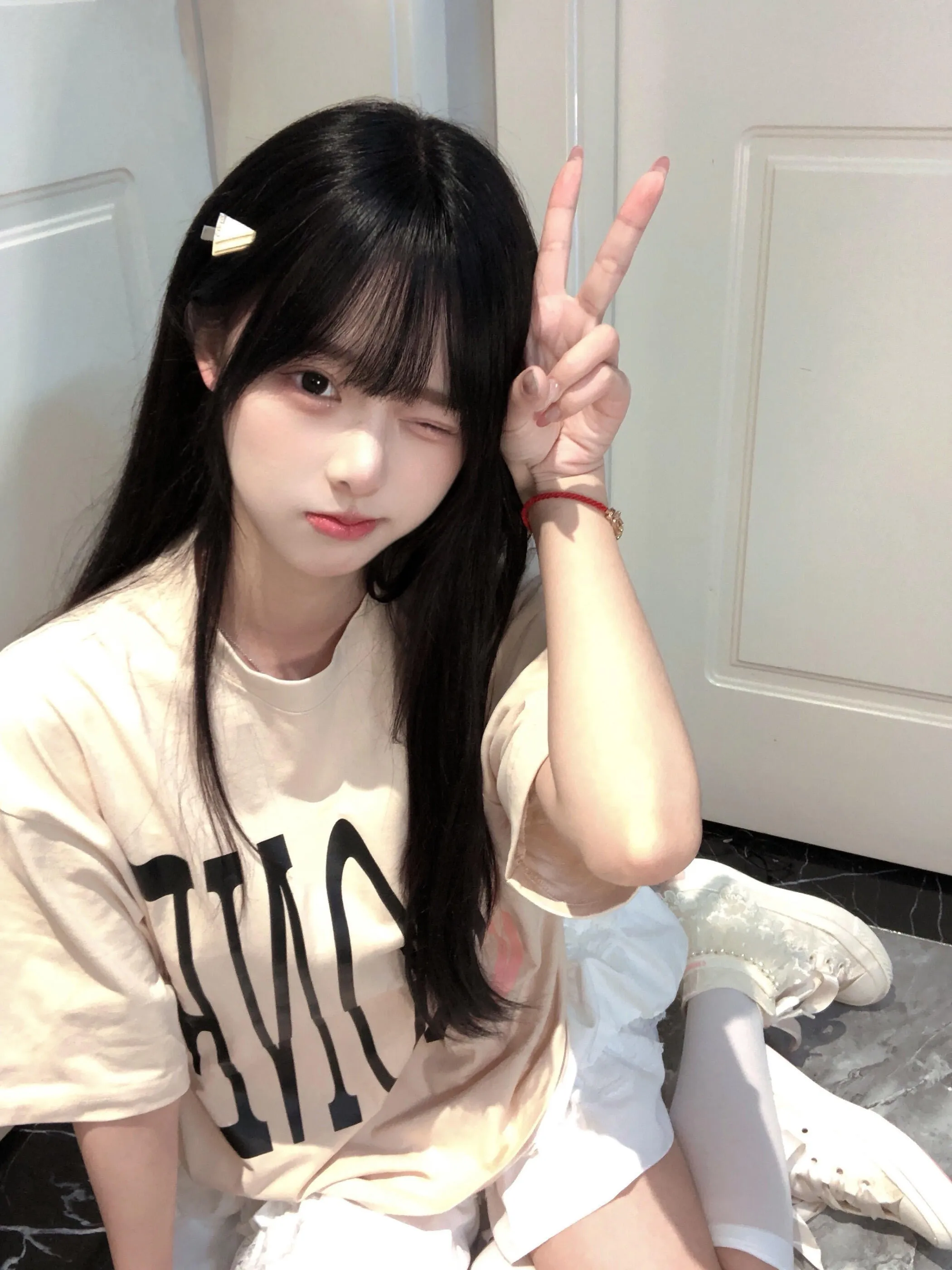 小萌，刚下海萌妹子单纯听话三点粉