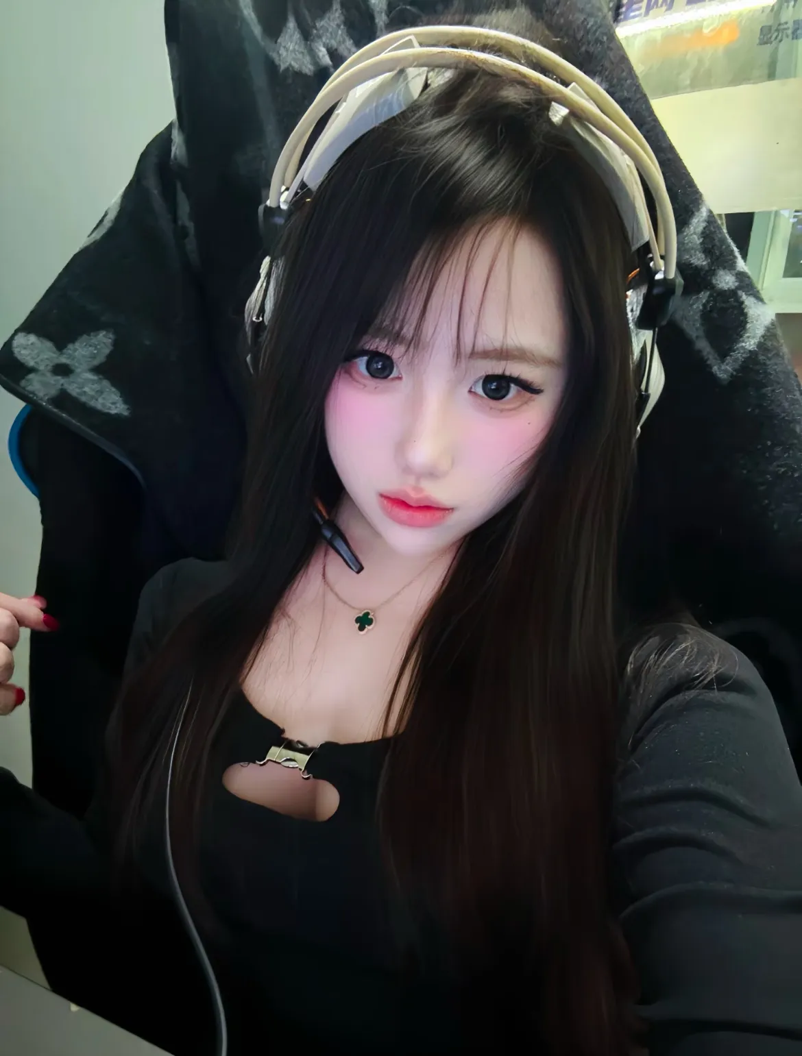 箫默 纯欲冷白皮，自动摇摇机 Gallery 1