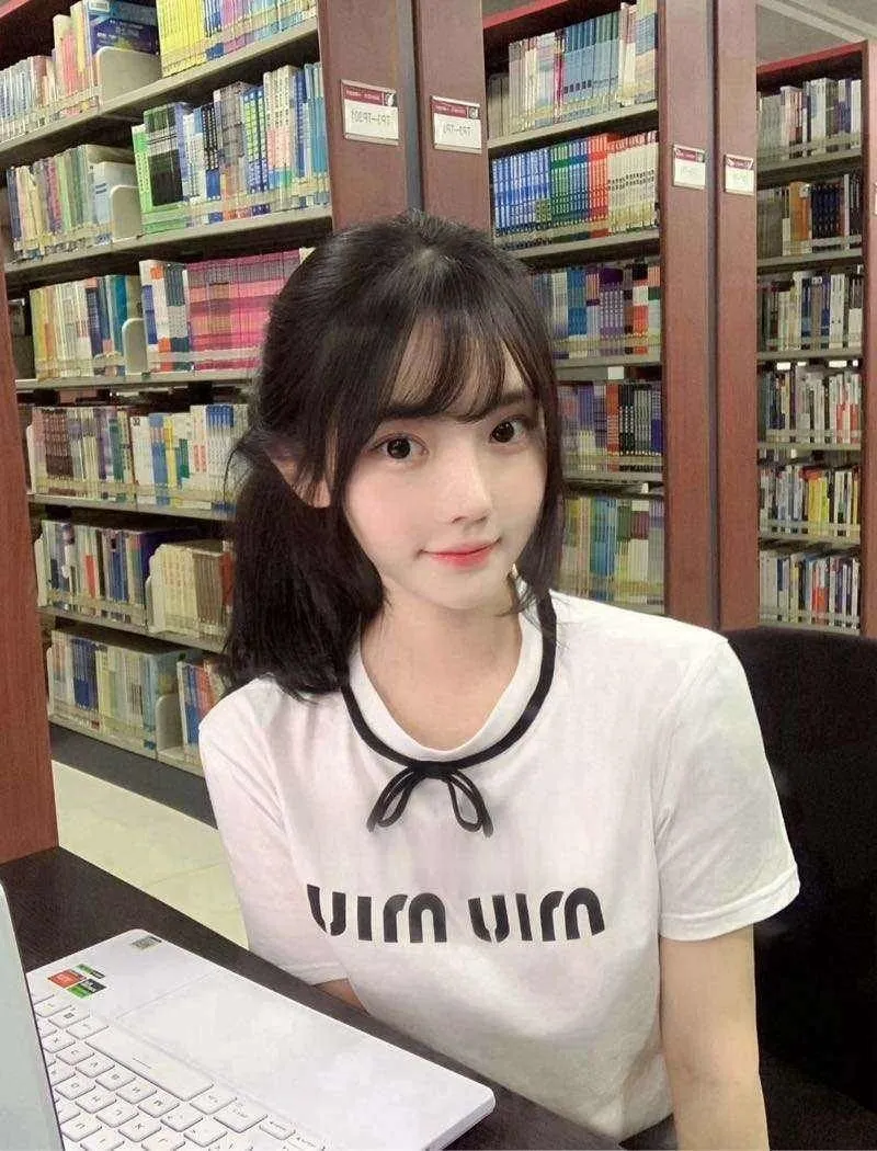 普陀06萝莉🔥米粒   学生下海短期兼职 Gallery 1