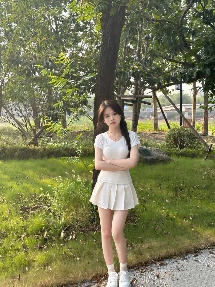 余元元自拍照无差距(青春学生妹) Gallery 3