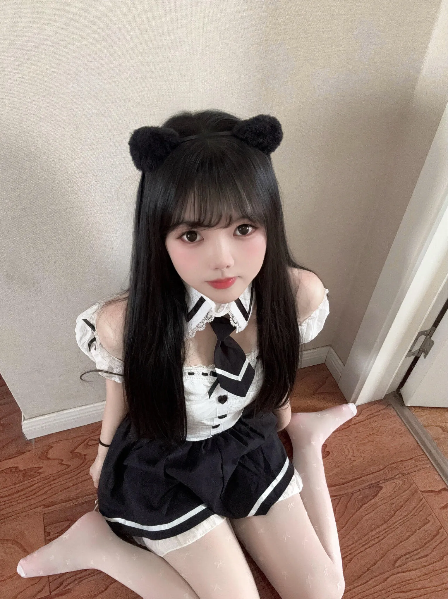 小美宝宝 18岁刚破处下海兼职小萝莉