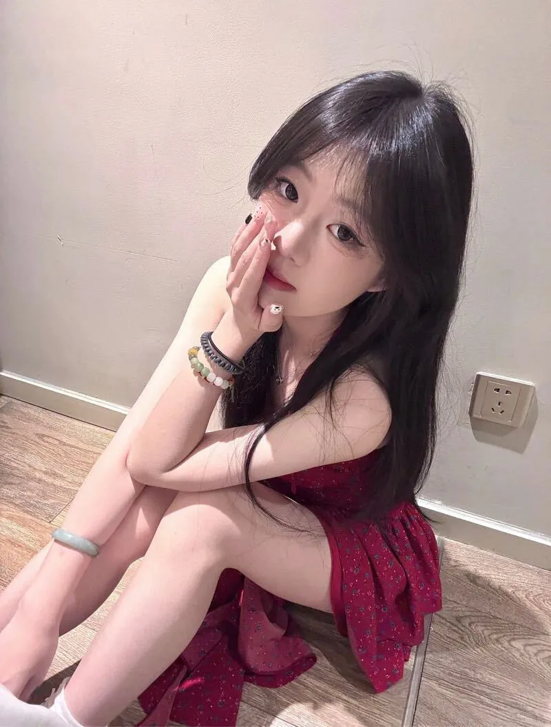 闵行07wt软软兼职嫩妹 Gallery 1