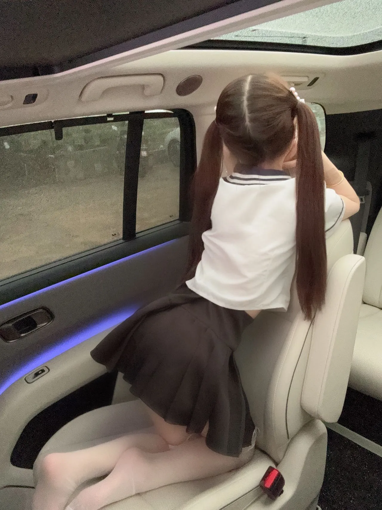 y005点点小纯萝莉双飞🚗震 Gallery 5