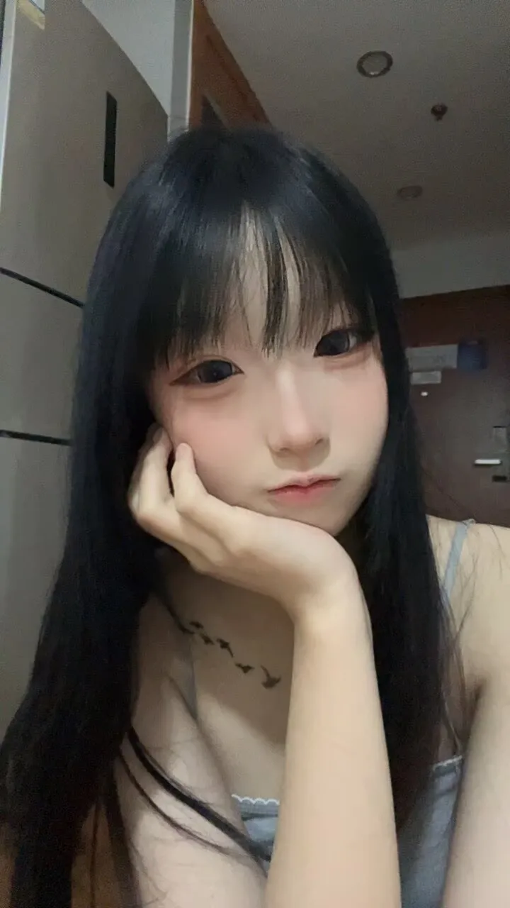 浦东 08纯天然小白虎丹丹 一线天刚破处 Gallery 6