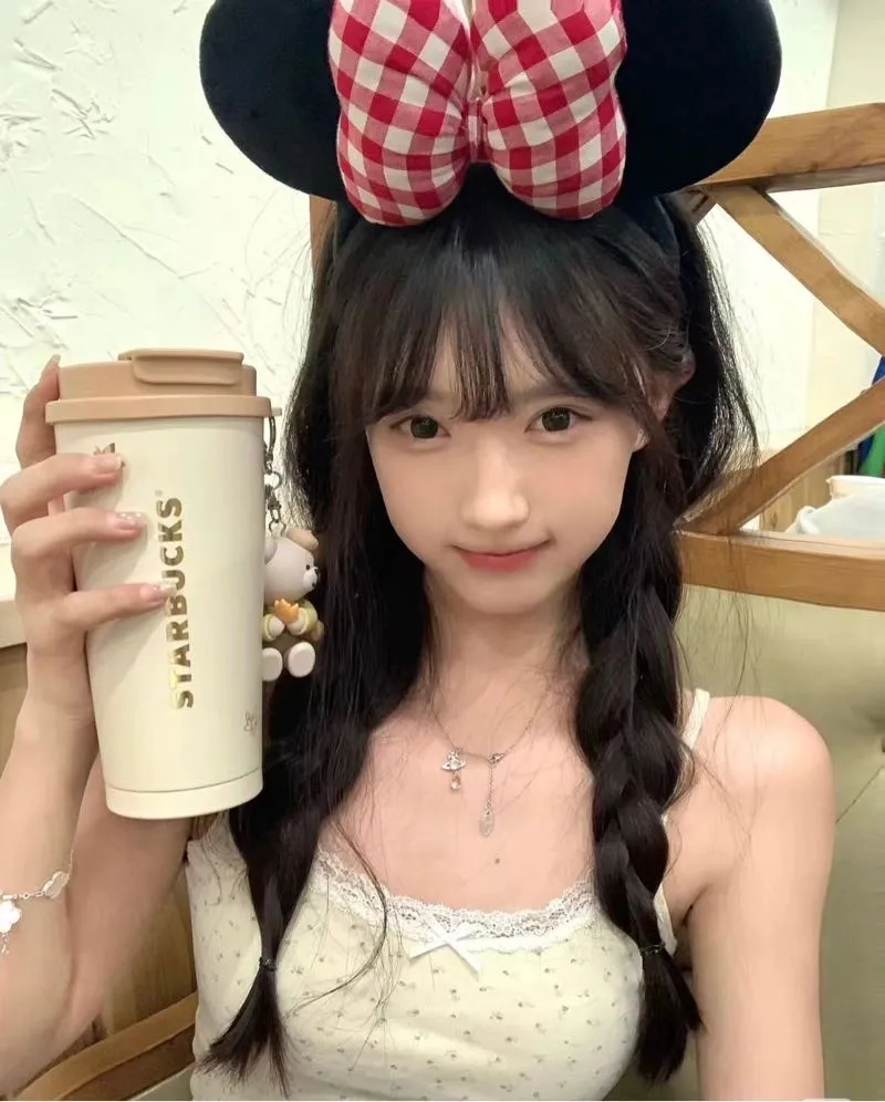 小荷才露尖尖角 邻家有女以长成 Gallery 5