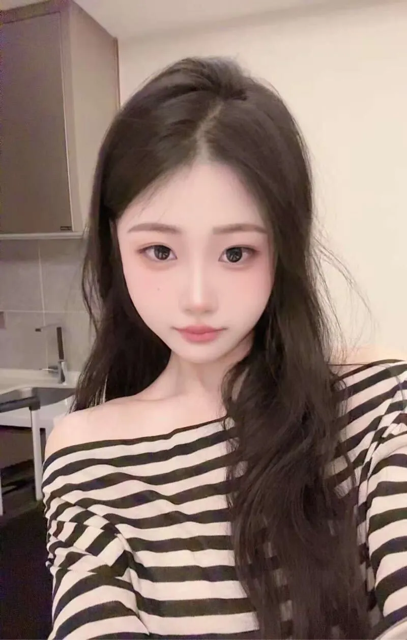 芙芙 刚下海嫩妹 小穴 JJ太大的受不了 Gallery 2