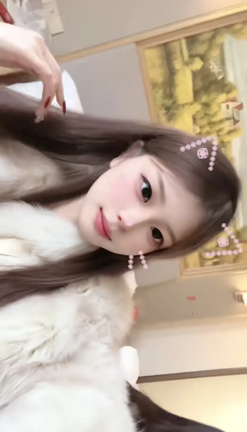宝山❤️月月 真实19真实新人 三点粉嫩妹 Gallery 5