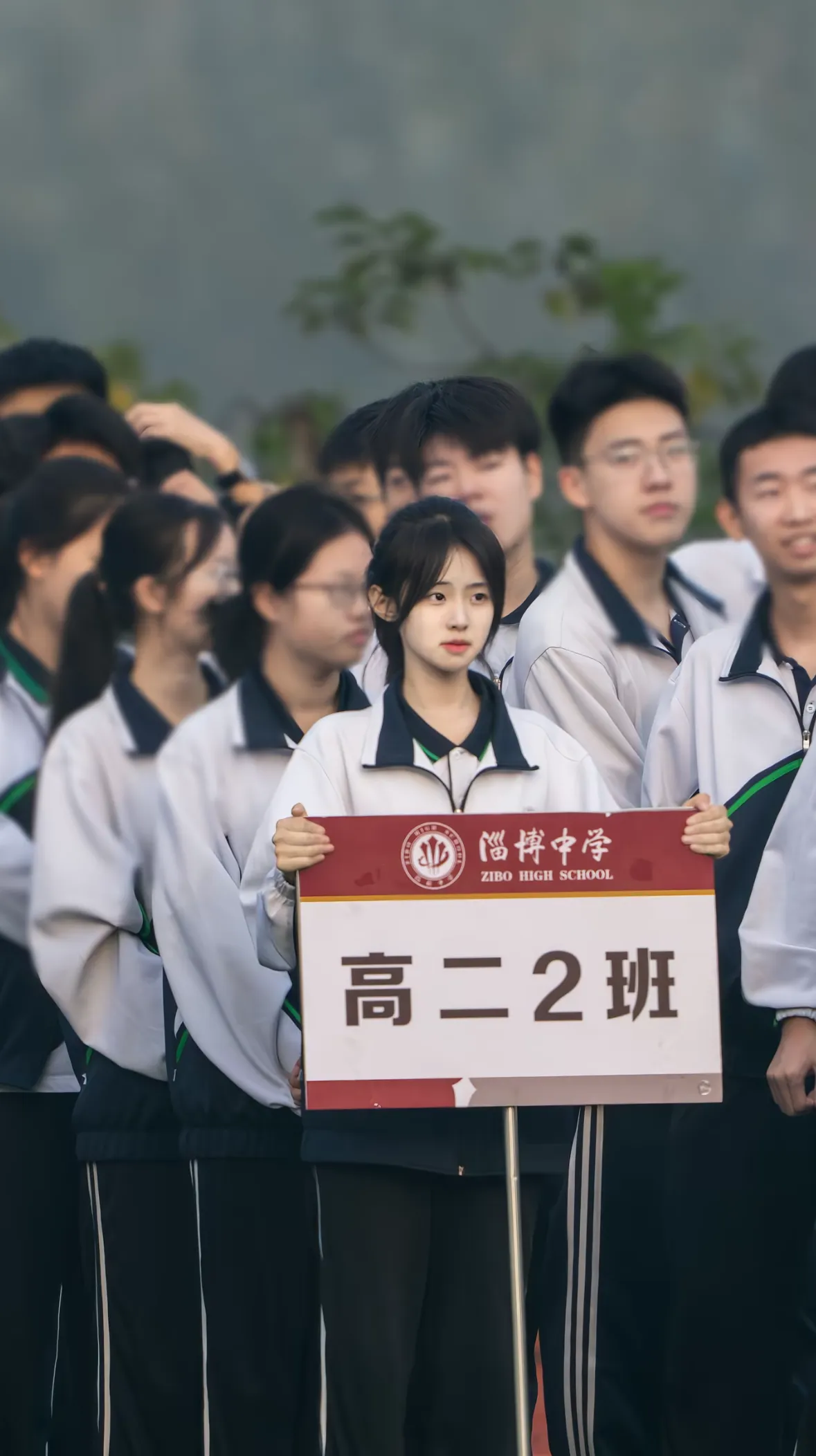 在校学生高二在读 偶尔兼职