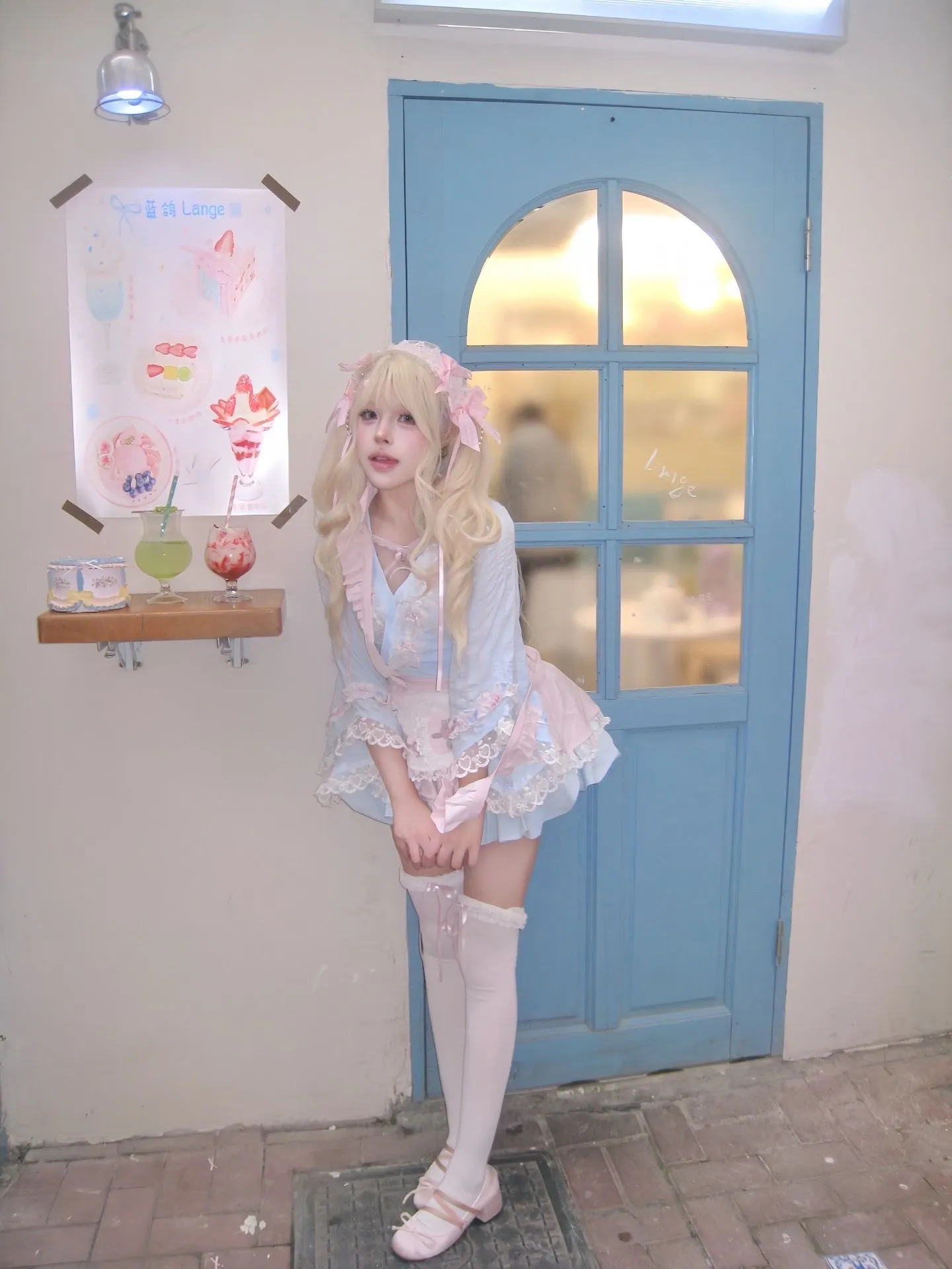 白洁 粉嫩大学生等哥哥来宠爱 Gallery 3