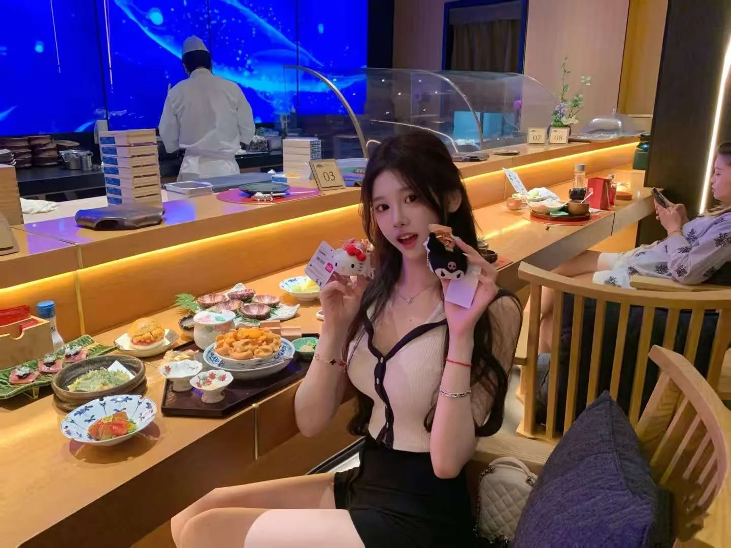 上海顶美 可乐 童颜巨乳肌肤雪白 Gallery 1