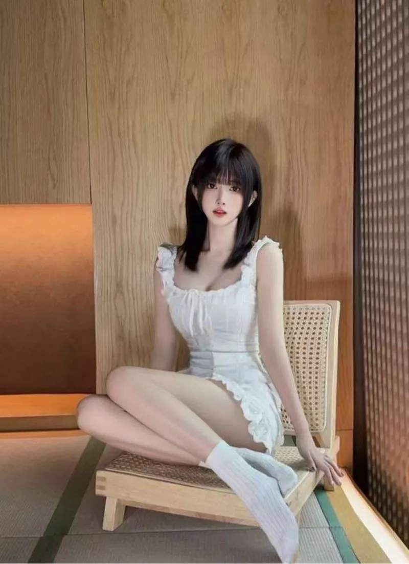 小y 典型的人瘦奶大 天使面孔 Gallery 5