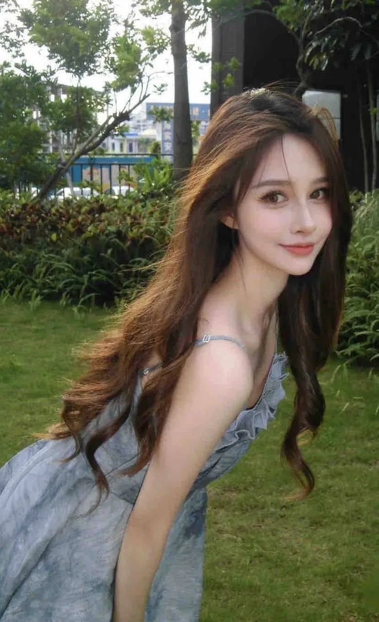 关彤 乳此之大 一手握不下 D🐻 Gallery 2