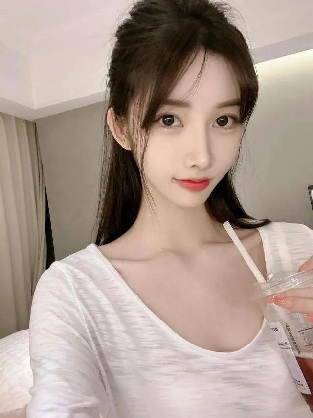 闵行钟灵 上粉下嫩 真实19岁【无风尘气】 Gallery 3