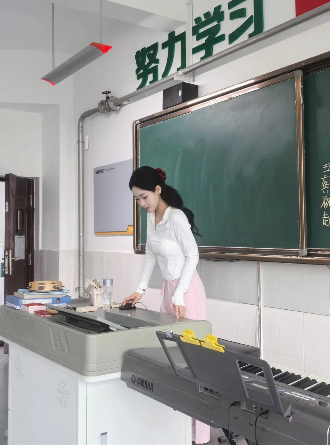 Y4464-老师 普陀极品纯欲老师🏠三外五 Gallery 5