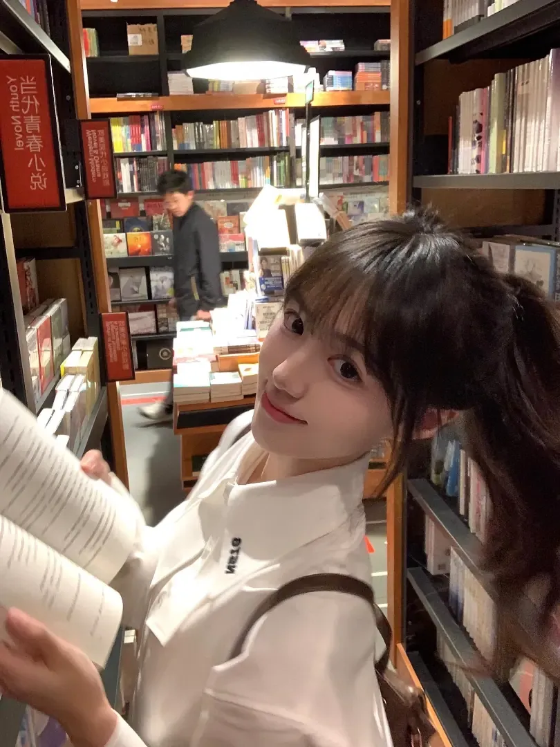 Y4892-传媒学生 静安硬五传媒专业英语八级 172D.07