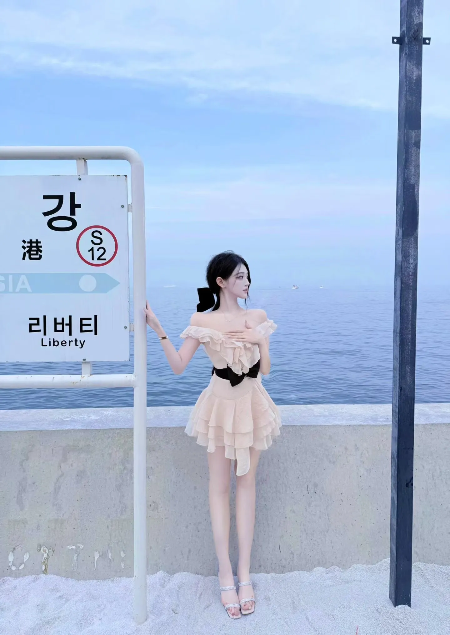 a073童颜巨乳3p歪果仁 Gallery 4