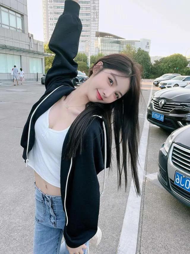 闵行钟灵 上粉下嫩 真实19岁【无风尘气】 Gallery 5