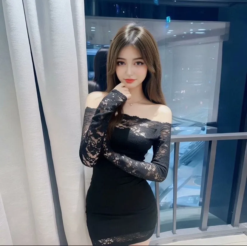 大学生米亚初下海💄 Gallery 2