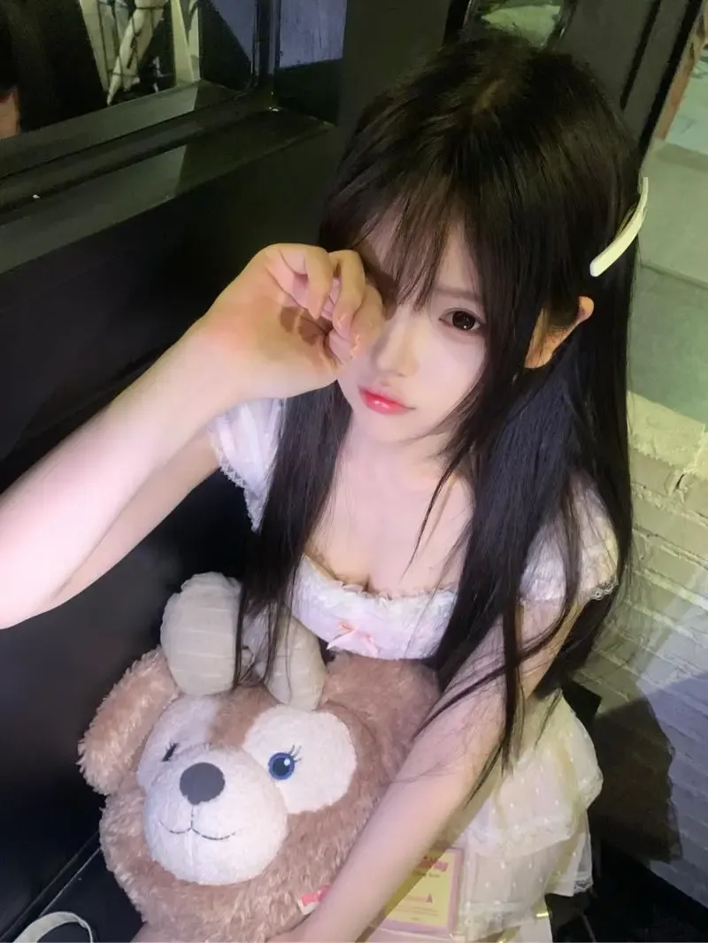 888上海 月月 Gallery 1