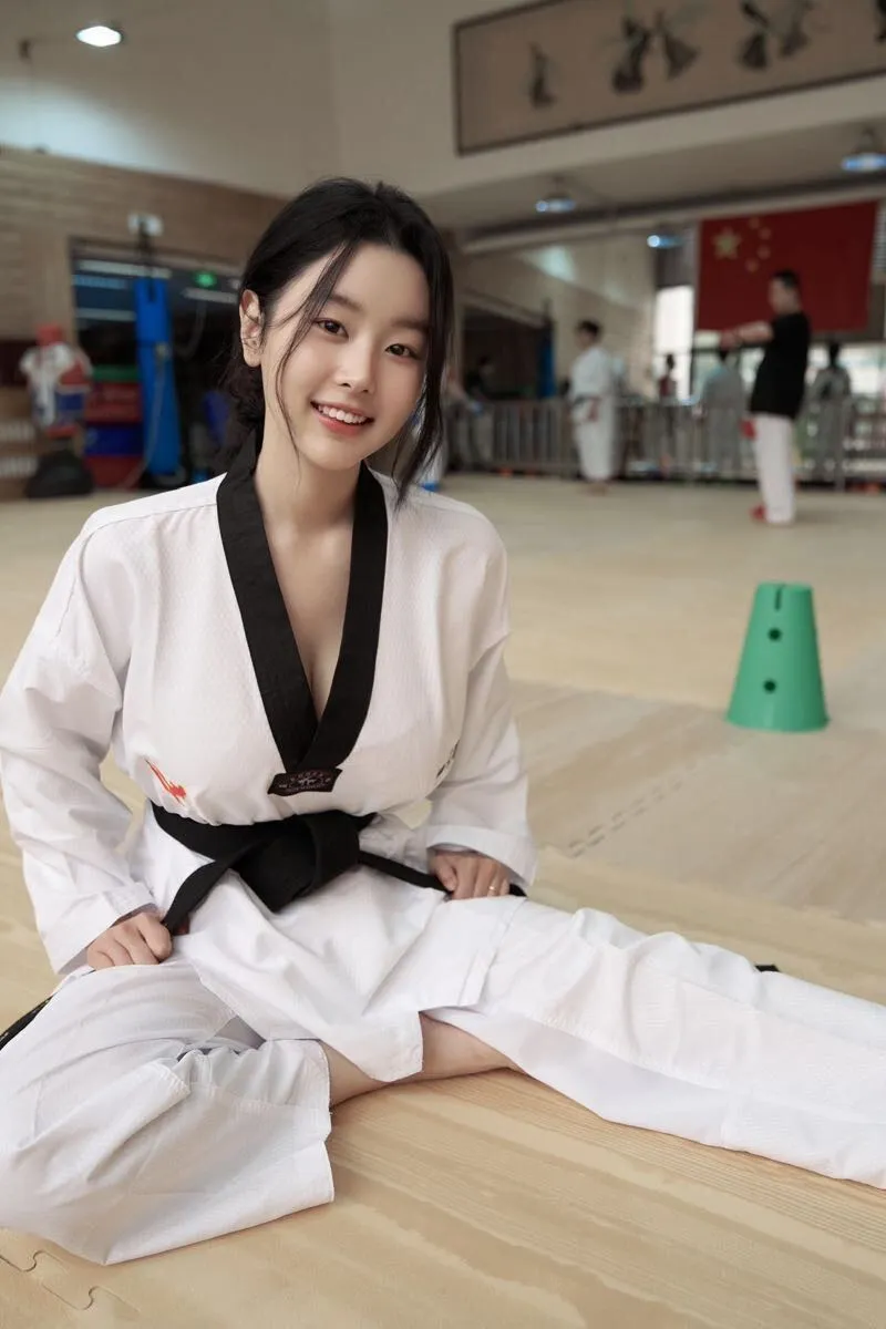 上海鹦鹉🦜童颜巨乳 172 跆拳道助教