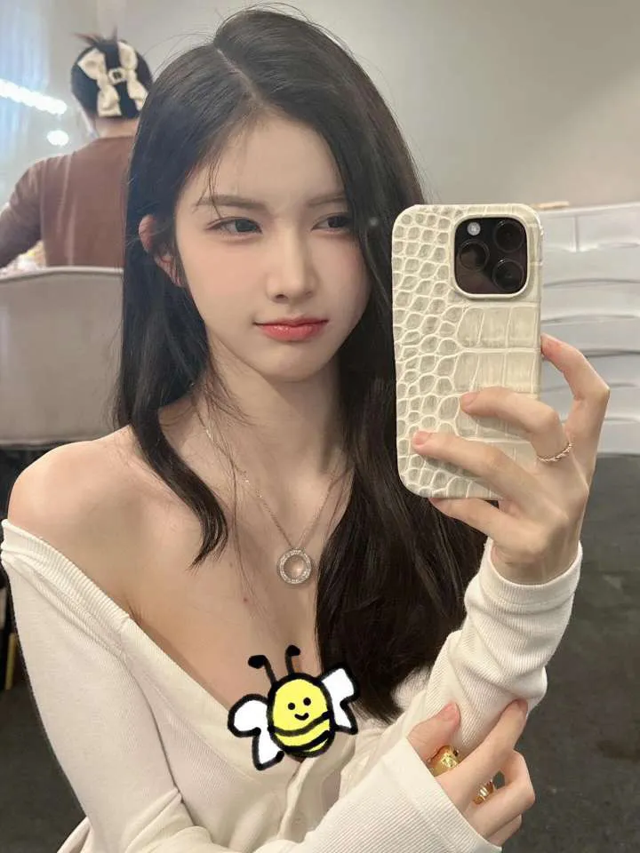 闵行钟灵 上粉下嫩 真实19岁【无风尘气】 Gallery 2